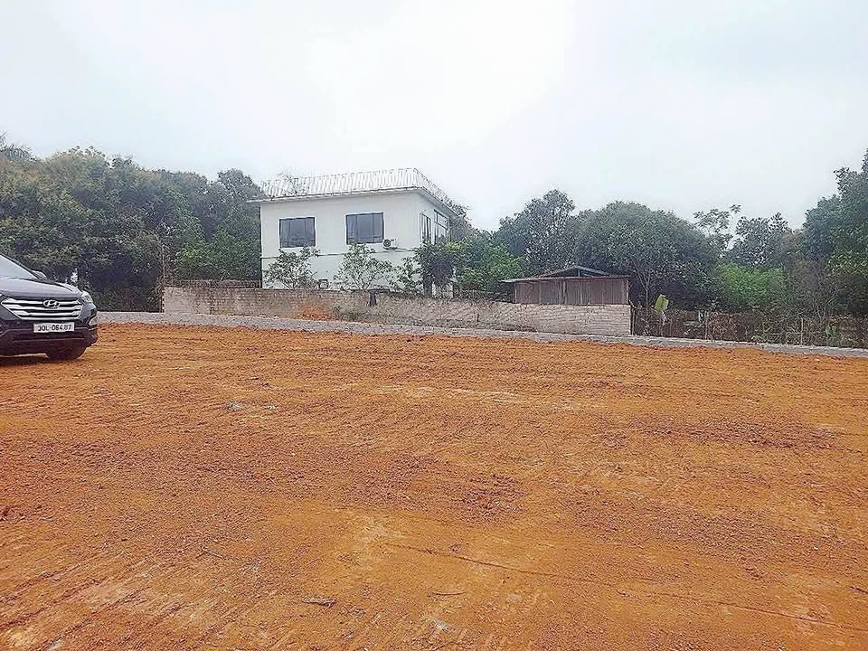 Đất Vân Hòa, Ba Vì 700m² giá 3.5 tỷ - Mặt tiền rộng, ô tô vào tận nơi!