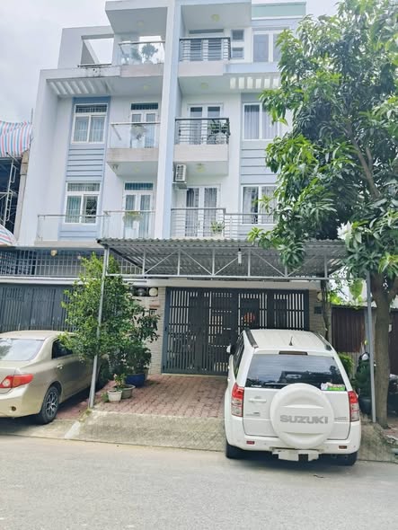 Nhà phố Bình Chánh 100m² giá 9 tỷ - Thiết kế sang trọng như khách sạn 5 sao!