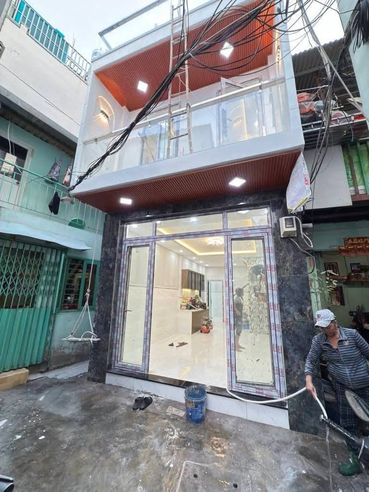 Nhà mới bán gấp đường Lê Thị Bạch Cát, Q11, 37m² chỉ 4,35 tỷ - Chính chủ!
