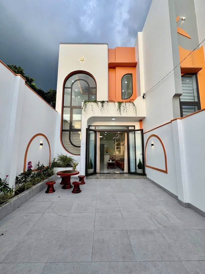 Nhà đẹp bán gấp tại Phường 5, TP. Mỹ Tho 95m² giá 2.3 tỷ - Tiện ích đầy đủ!