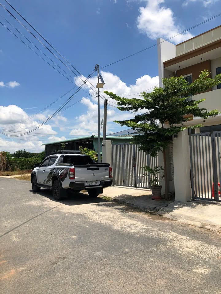 Nhà mặt tiền 155m² tại Thạnh Tân, Tây Ninh - Giá chỉ 1.4 tỷ, view núi tuyệt đẹp!