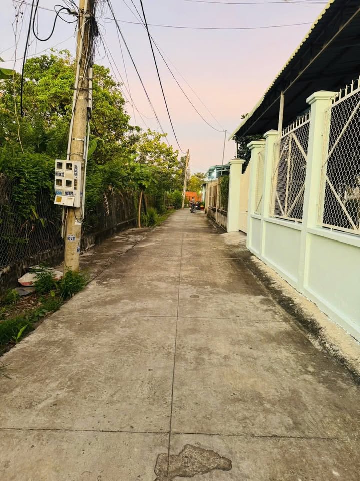 Nhà bán Phường 4 Tây Ninh 200m² giá 2.2 tỷ - Hướng Tây Bắc, đường thông thoáng!