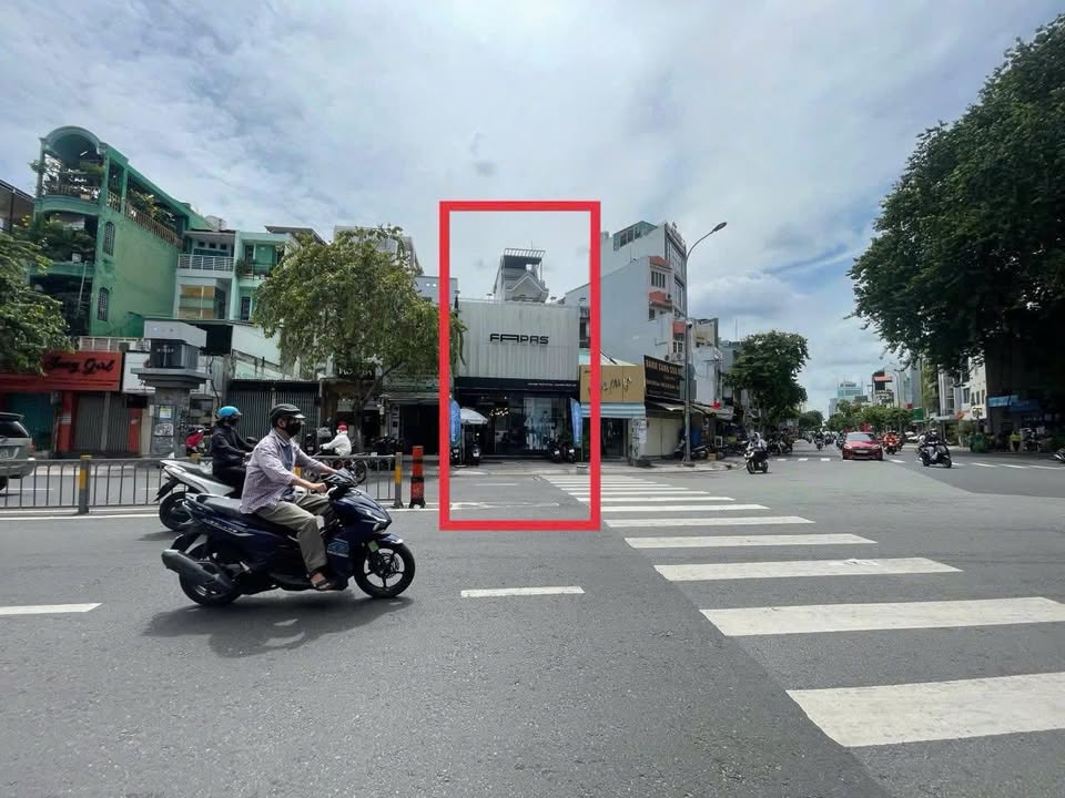 Nhà mặt tiền Đinh Tiên Hoàng, Quận 1, 120m² - Kinh doanh thuận lợi!