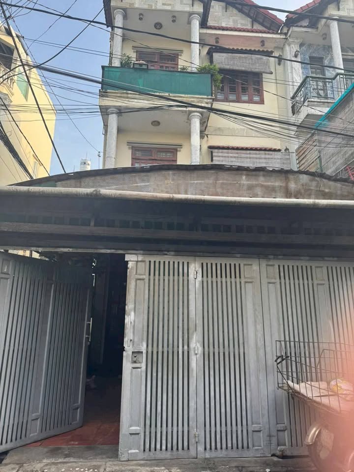 Nhà riêng quận 12 119m² giá 9.5 tỷ - Mặt tiền đẹp, thuận tiện kinh doanh!