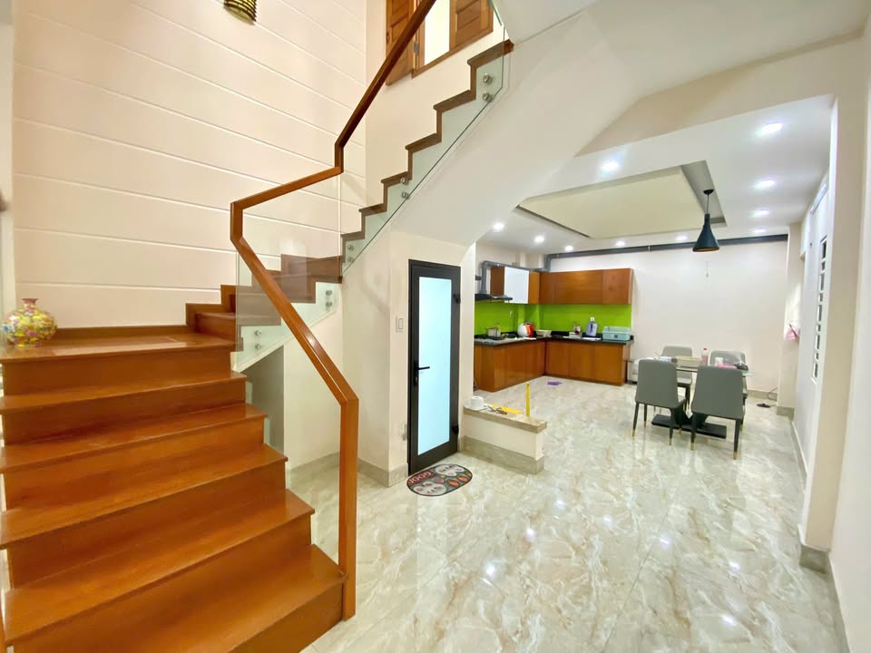 Nhà thuê 3 tầng mặt tiền kiệt 3m Hoàng Diệu 65m² - Tiện nghi đầy đủ, trung tâm Đà Nẵng!