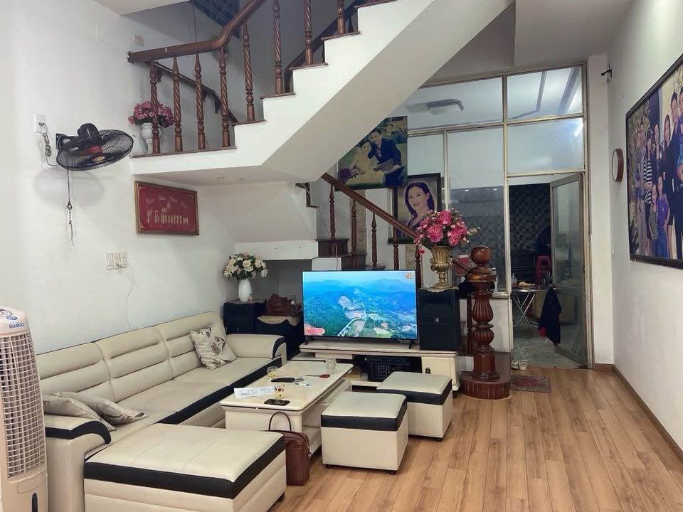 Nhà 3 tầng kiên cố tại đường Núi Thành, Đà Nẵng - Phù hợp cho gia đình và kinh doanh