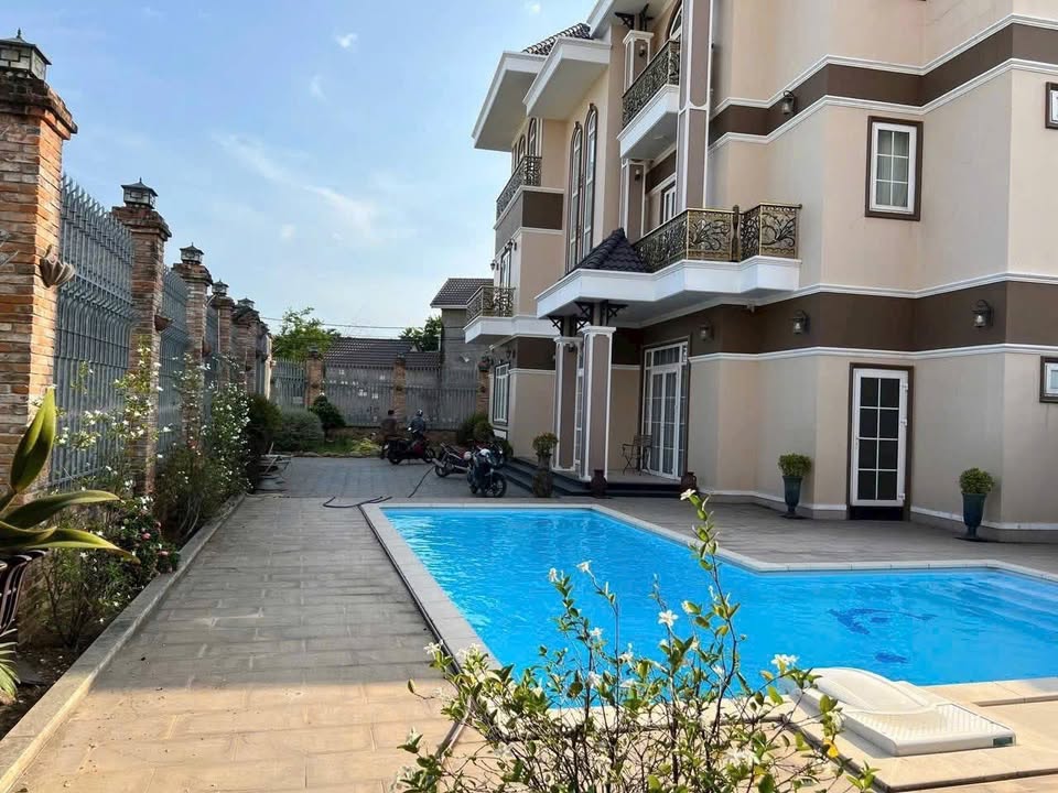 Biệt thự sân vườn hồ bơi tại Tăng Nhơn Phú A, Thủ Đức 500m² giá 26.5 tỷ - Không thể bỏ lỡ!