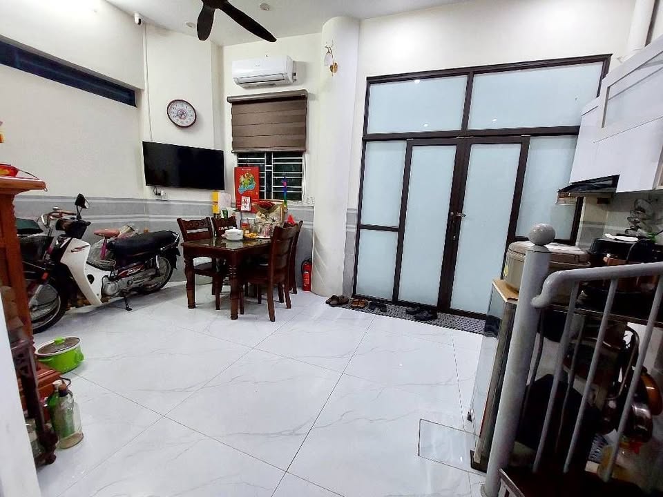 Nhà đẹp Đội Cấn Ba Đình 21m² giá 5.98 tỷ - Lô góc thoáng mát, ô tô cách 30m