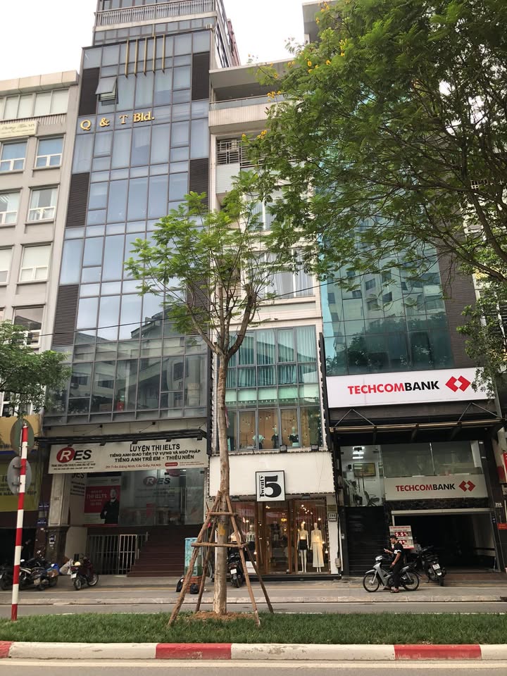 Mặt phố Trần Đăng Ninh Cầu Giấy 45m² giá 21 tỷ - Đầu tư sinh lời bền vững!