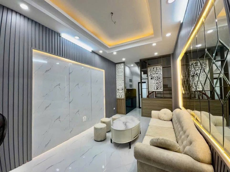 Nhà phố Đống Đa 27m² giá 6.5 tỷ - Sổ đỏ chính chủ, tiện ích đầy đủ!