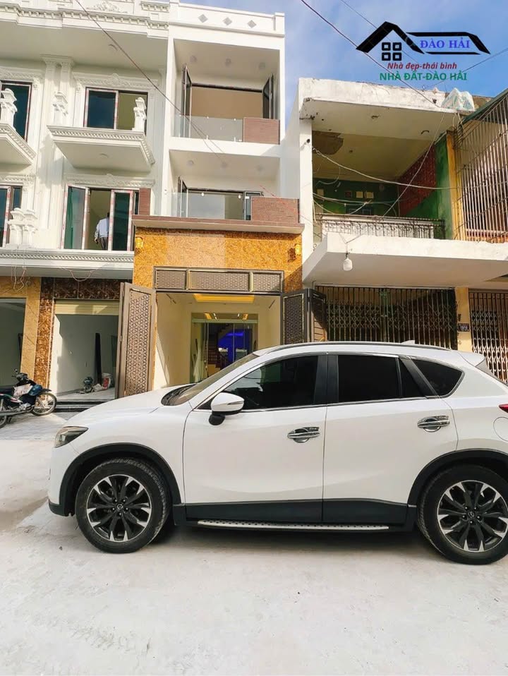 Nhà 3 tầng Quang Trung, Thái Bình 100m² giá 3 tỷ - Ngõ ô tô tránh, tiện ích đầy đủ!