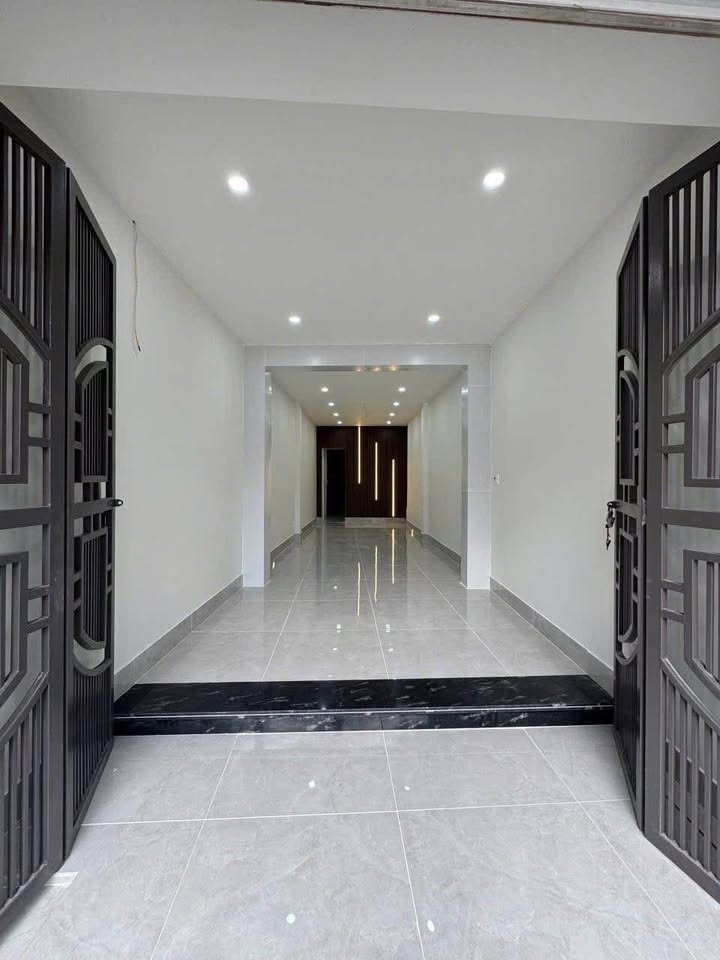 Nhà 3 tầng mặt đường Hùng Vương, Thượng Lý, 56.8m² giá 7.95 tỷ - Đầu tư sinh lời ngay!