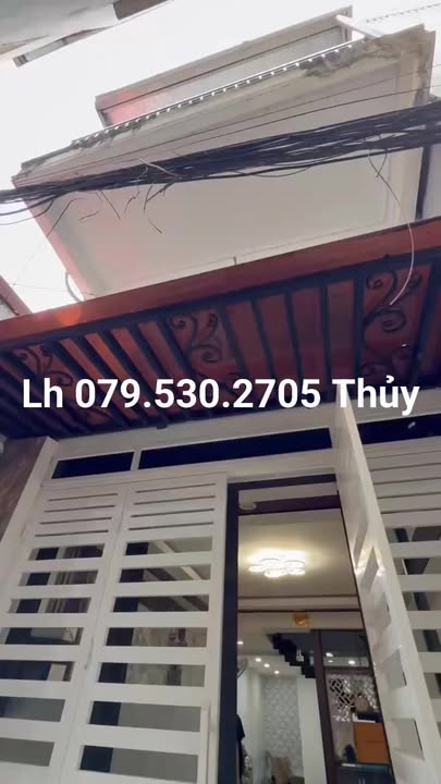 Nhà 3 tầng Miếu Hai Xã 40m² giá 2.5 tỷ - Sổ đỏ chính chủ, kinh doanh tuyệt vời!