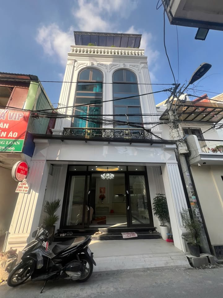 Nhà phố mặt đường Nguyễn Tường Loan 42m² giá 5.8 tỷ - Full nội thất sang trọng!