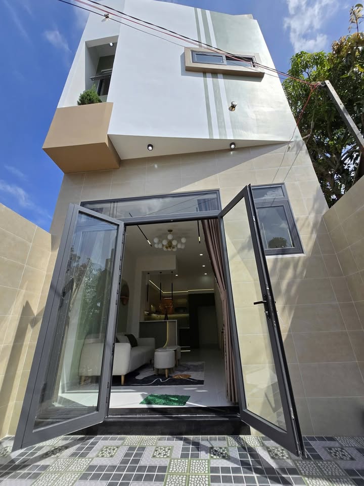 Nhà trệt lầu mới xây hẻm 49 Trần Hoàng Na 40m² giá 2.38 tỷ - Tiện nghi đầy đủ, vào ở ngay!