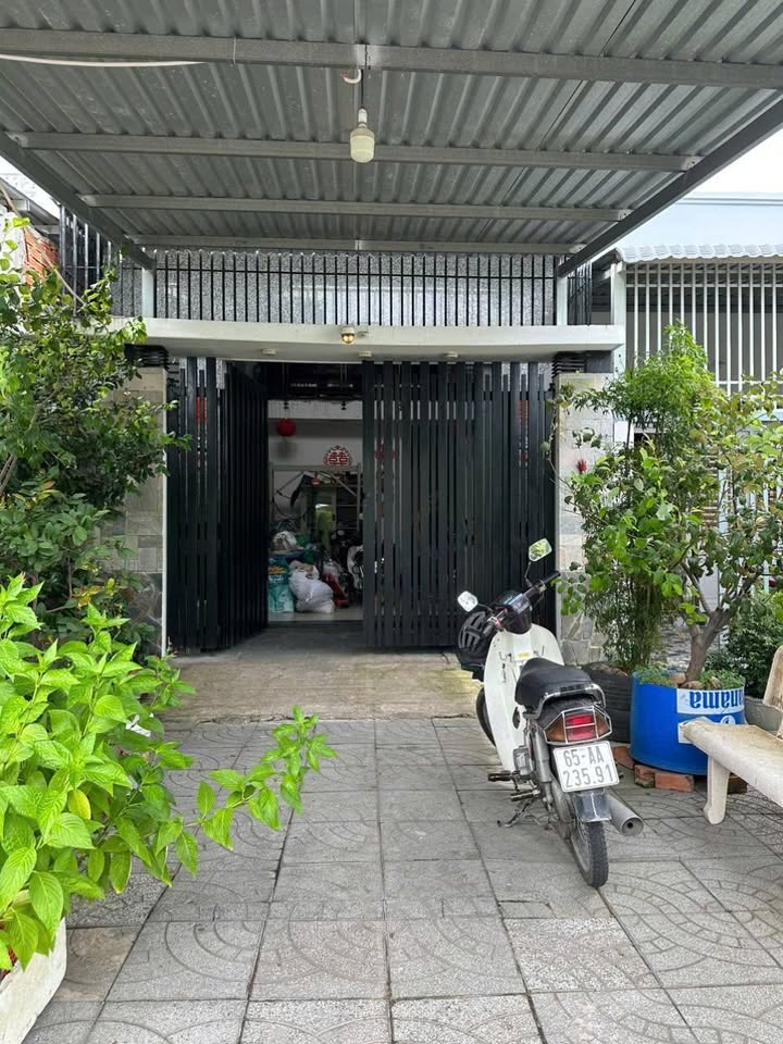 Bán nhà phố Bình Thủy 101m² giá 3.9 tỷ - Gần trung tâm sầm uất!