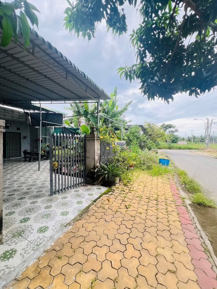 Nhà ở Nam Trung, Hàm Thuận Nam 140m² giá 1.6 tỷ - Sân đậu ô tô rộng rãi!