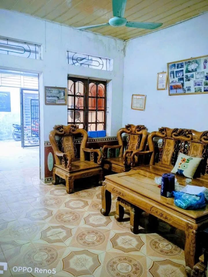 Nhà cấp 4 ngõ Trạm Y tế Ngọc Hà 132m² giá 900 triệu - Gần trường học và chợ