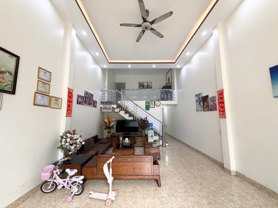 Nhà cấp 4 gác lửng phường Duyên Hải, Lào Cai - 100m² giá 2.2 tỷ - Pháp lý sổ đỏ đầy đủ!