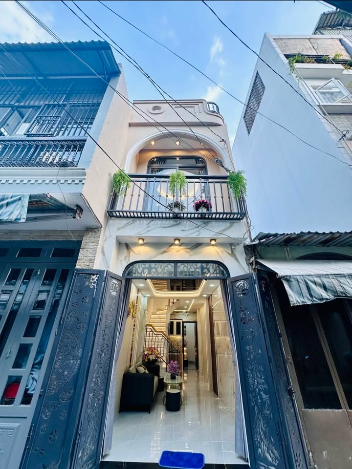 Nhà 2 tầng đường Huỳnh Văn Nghệ, Tân Bình 32m² giá 4.79 tỷ - Full nội thất, hẻm xe hơi tránh!