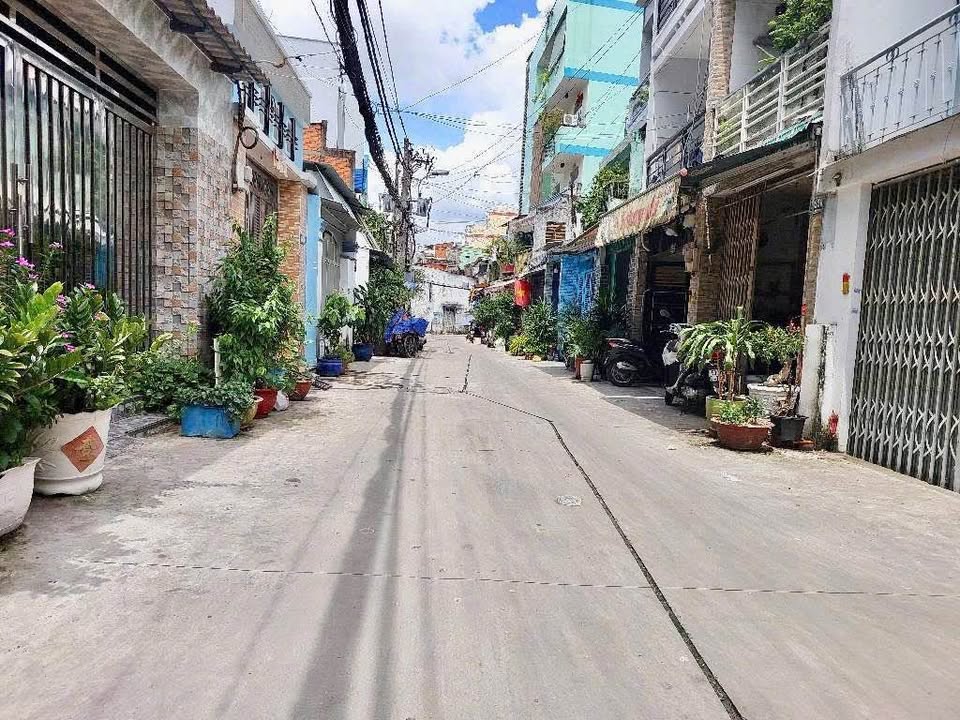 Nhà hẻm xe tải đường Âu Cơ, quận 11, diện tích 128m² giá 9 tỷ - Cơ hội đầu tư tuyệt vời!