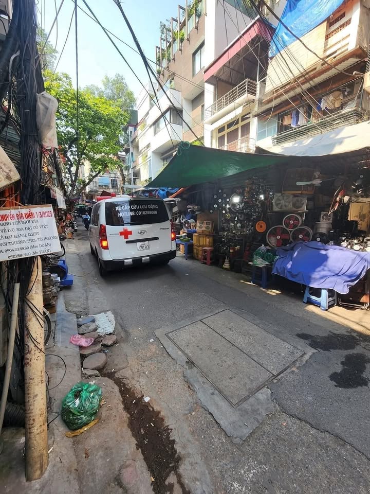 Nhà phân lô Chùa Vua, 50m² giá 11.2 tỷ - Kinh doanh sầm uất!