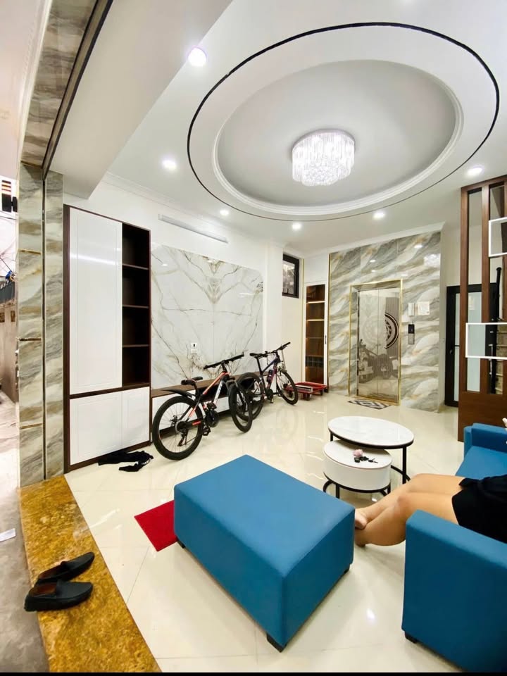 Nhà 5 tầng Cổ Nhuế 35m² giá 8.7 tỷ - Thang máy sang trọng