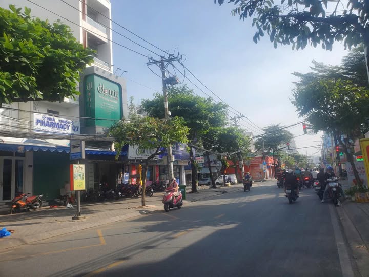 Bán Gấp Nhà Mặt Tiền Lâm Văn Bền, Quận 7 - 84m² chỉ 18 tỷ - Đầu tư sinh lời!