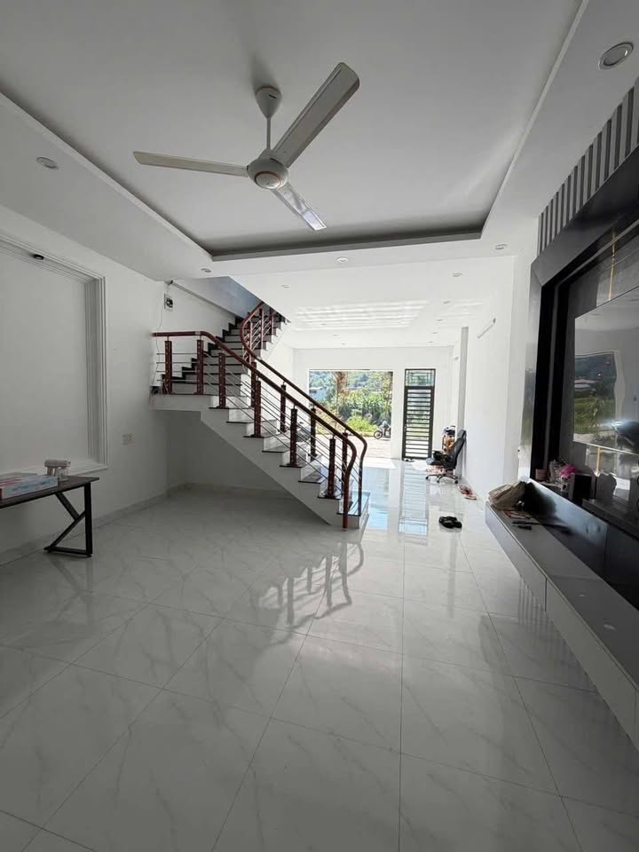 Nhà 3 Tầng Khu Đô Thị Quang Trung 81m² giá 2 tỷ - Không gian sống lý tưởng!