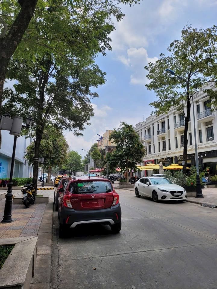 Nhà liền kề Tân Mai, Biên Hòa 119m² giá 15.5 tỷ - Thiết kế đẹp, gần Vincom!