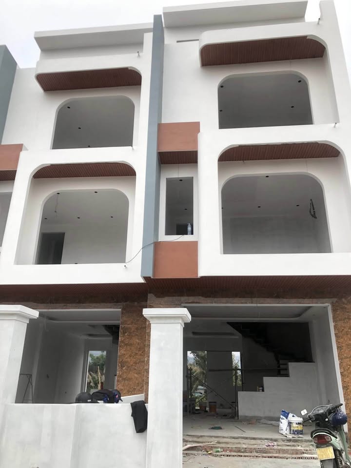 Nhà 3 tầng Hạ Long 75m² giá 2 tỷ - Thiết kế hiện đại, đầy đủ công năng!