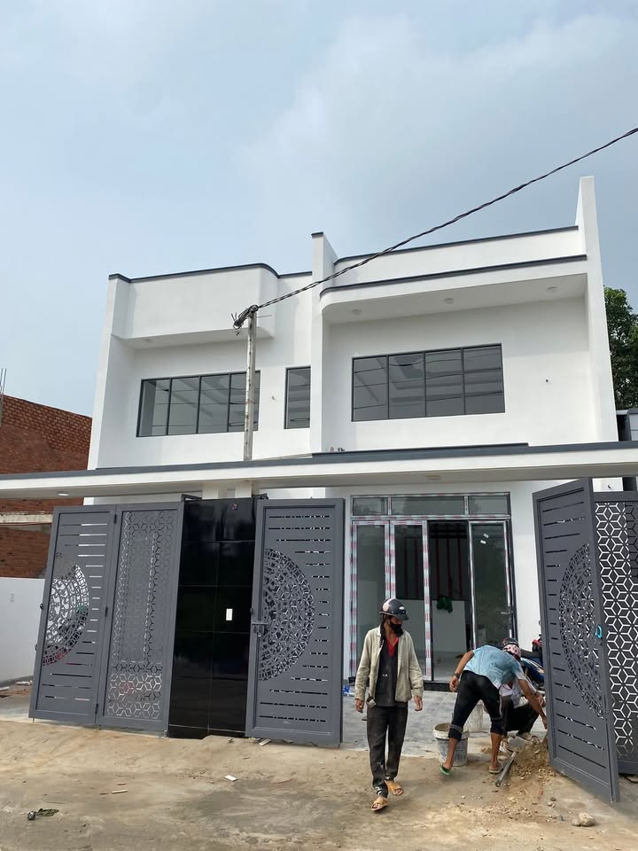 Nhà mặt tiền kinh doanh Tân Định, Bến Cát 100m² giá 2.2 tỷ - Đầu tư sinh lời ngay!