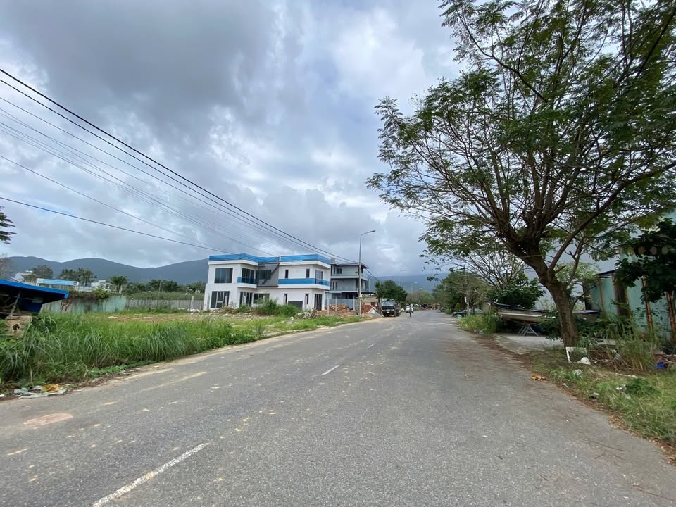 Đất mặt tiền Nguyễn Đình Hoàn, Nại Hiên Đông, Sơn Trà 270m² - Đất đẹp hiếm có!