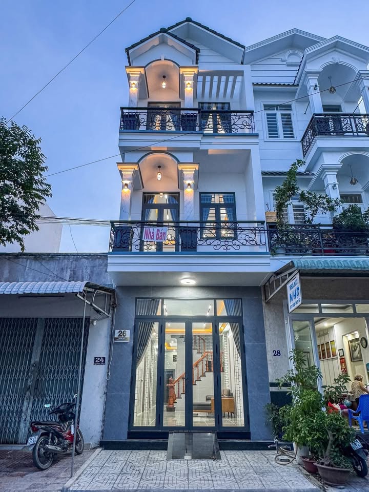 Nhà 1 Trệt 2 Lầu KDC Đại Học Y Dược Cần Thơ 64m² giá 6.3 tỷ - Thiết kế hiện đại, sẵn sàng ở ngay!