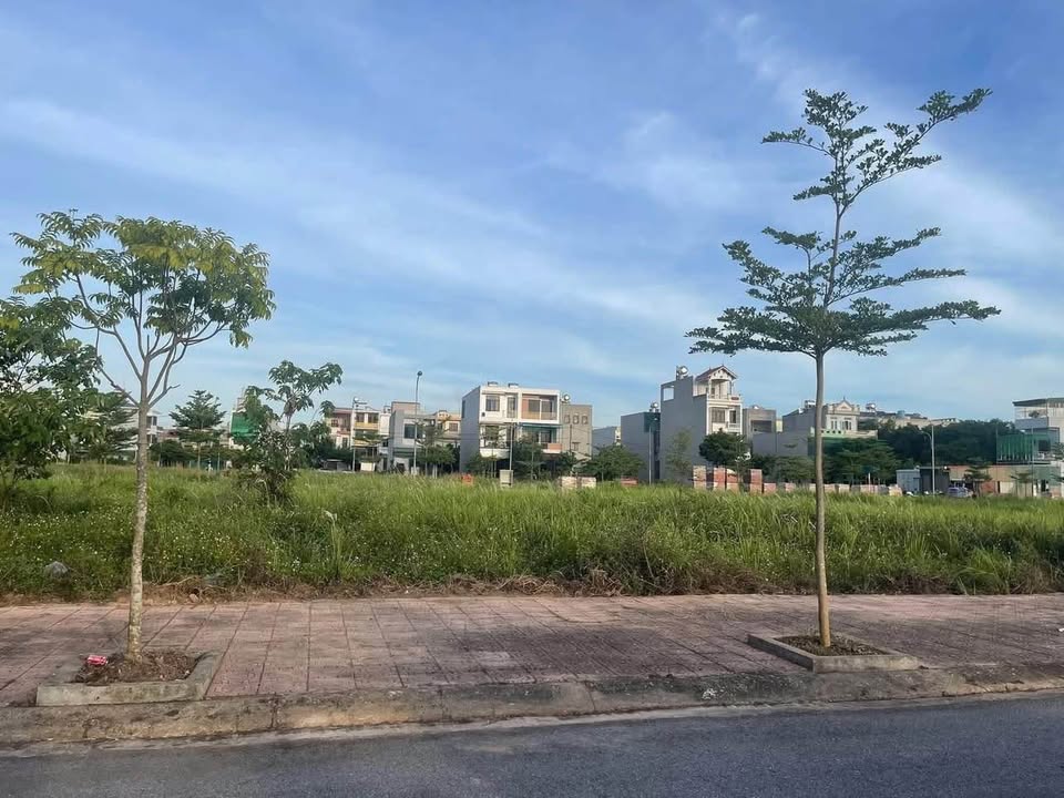 Biệt thự Khu Hùng Thắng, Thị trấn Vũ Thư 218,5m² giá 3 tỷ - Sổ đỏ trao tay!