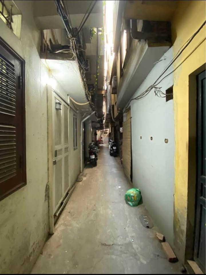 Nhà phố Tân Ấp, Ba Đình, 120m² giá 2.4 tỷ - Tiện ích đầy đủ, sổ đỏ chính chủ!