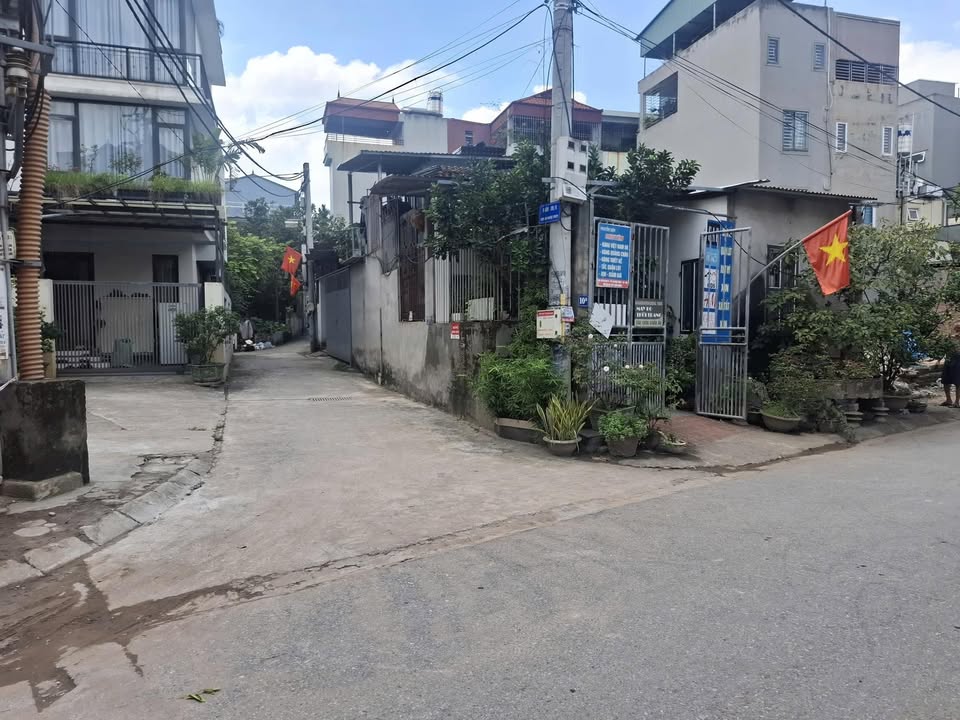 Đất lô góc Ngọc Thụy 35m² giá 5.75 tỷ - Ô tô đỗ cửa, vị trí đẹp!