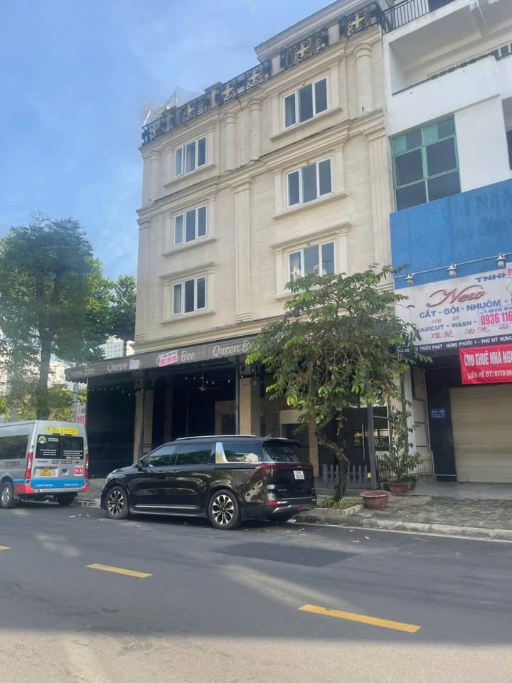 Khách sạn mặt tiền Cao Triều Phát quận 7 222m² giá 135 tỷ - Đầu tư sinh lời ngay!