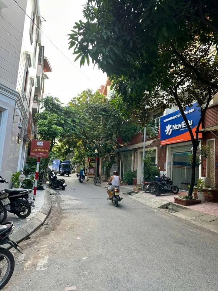 Nhà phố Làng Việt Kiều Châu Âu, Mỗ Lao 77m² giá 20 tỷ - Khu vực trung tâm, tiện lợi cho văn phòng!