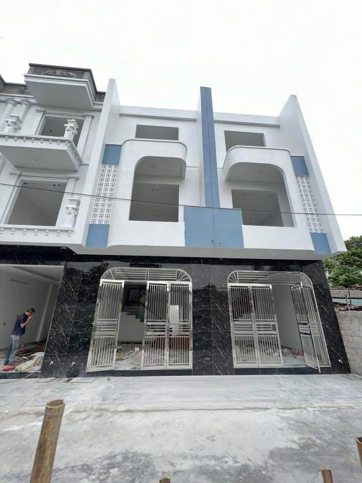 Nhà 3 tầng Phú Xuân 52m² giá 2.4 tỷ - Ô tô đỗ cửa, thiết kế hiện đại!