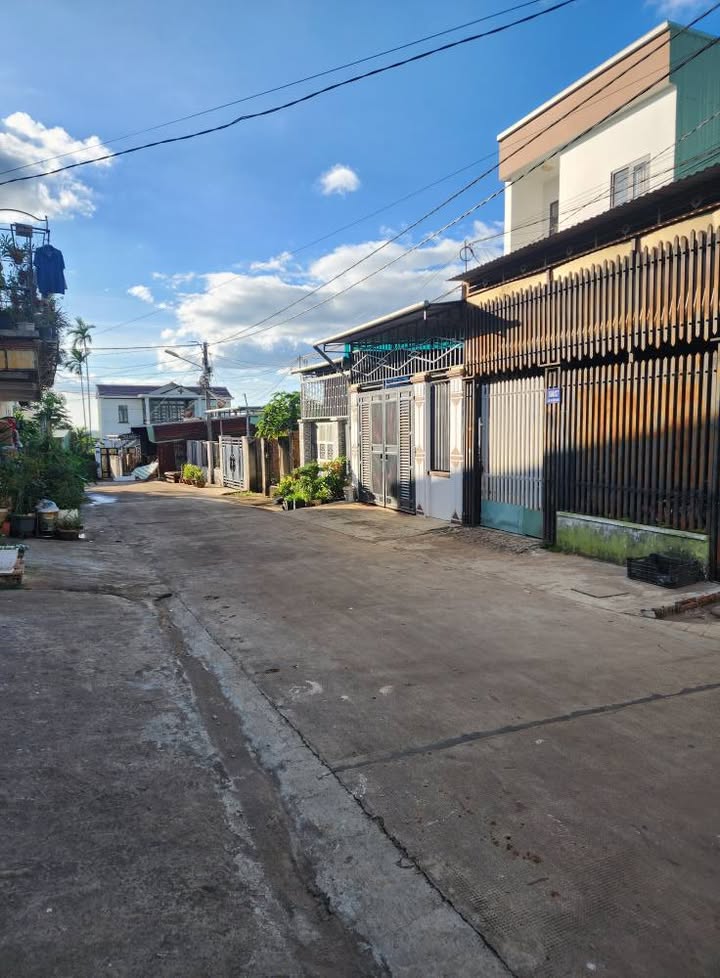 Nhà bán hẻm 168 Lê Thị Hồng Gấm, Yên Đỗ, 240m² giá 1.8 tỷ - Nhà hướng Nam, tiện nghi đầy đủ!