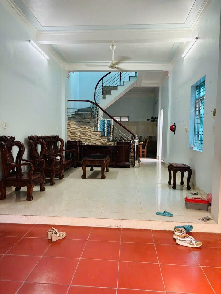 Nhà góc 2 tầng phường Hoàng Diệu 81m² giá 2.2 tỷ - Vị trí thuận lợi gần công viên