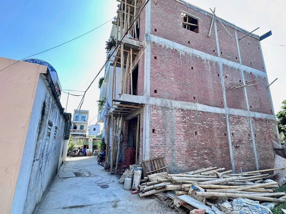 Nhà 3 tầng Phú Xuân, Thái Bình 57.6m² giá 2.1 tỷ - Ô tô vào tận cửa!