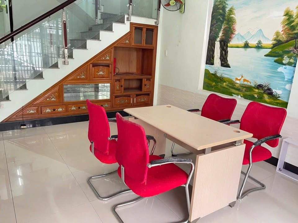 Nhà cho thuê 2,5 tầng đường Phan Huy Ích, Quảng Ngãi - Phù hợp gia đình và văn phòng