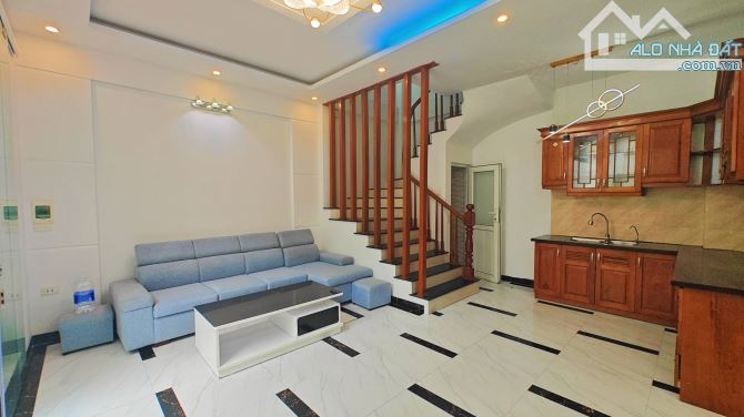 Nhà phố Tây Trà, Hoàng Mai 33m² giá 7.35 tỷ - Giao thông thuận tiện!