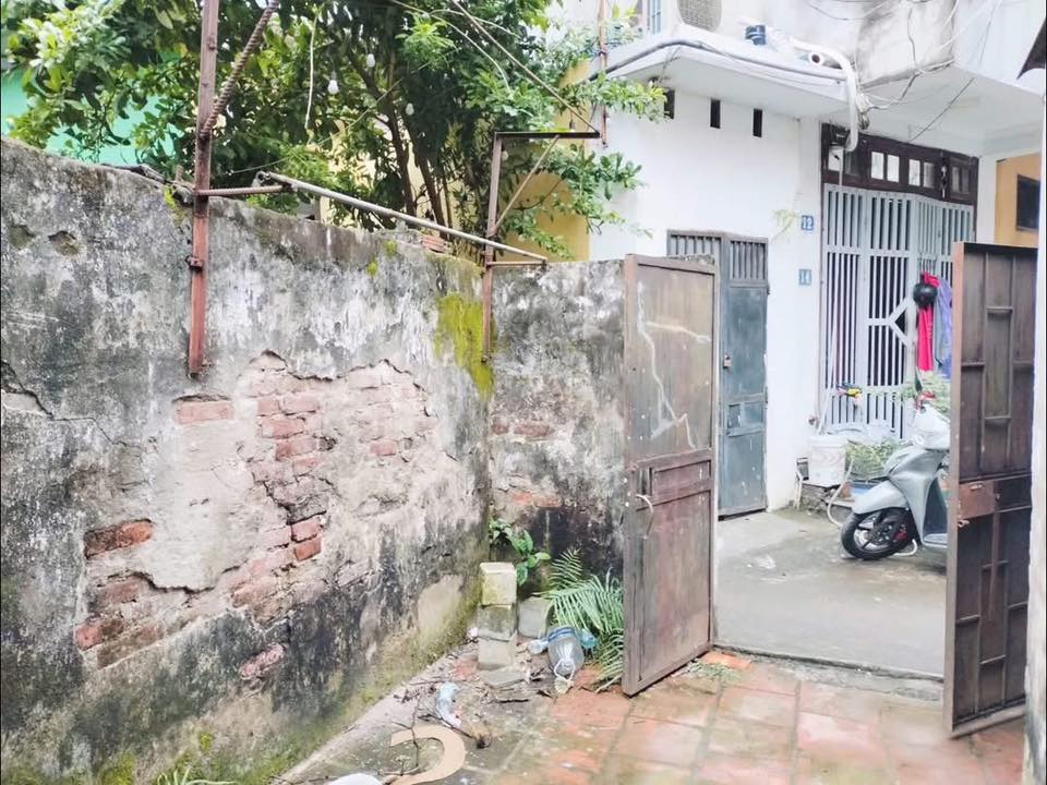 Nhà tập thể Nguyễn Sơn Long Biên 60m² giá 3.2 tỷ - Tiềm năng tự sửa lý tưởng!