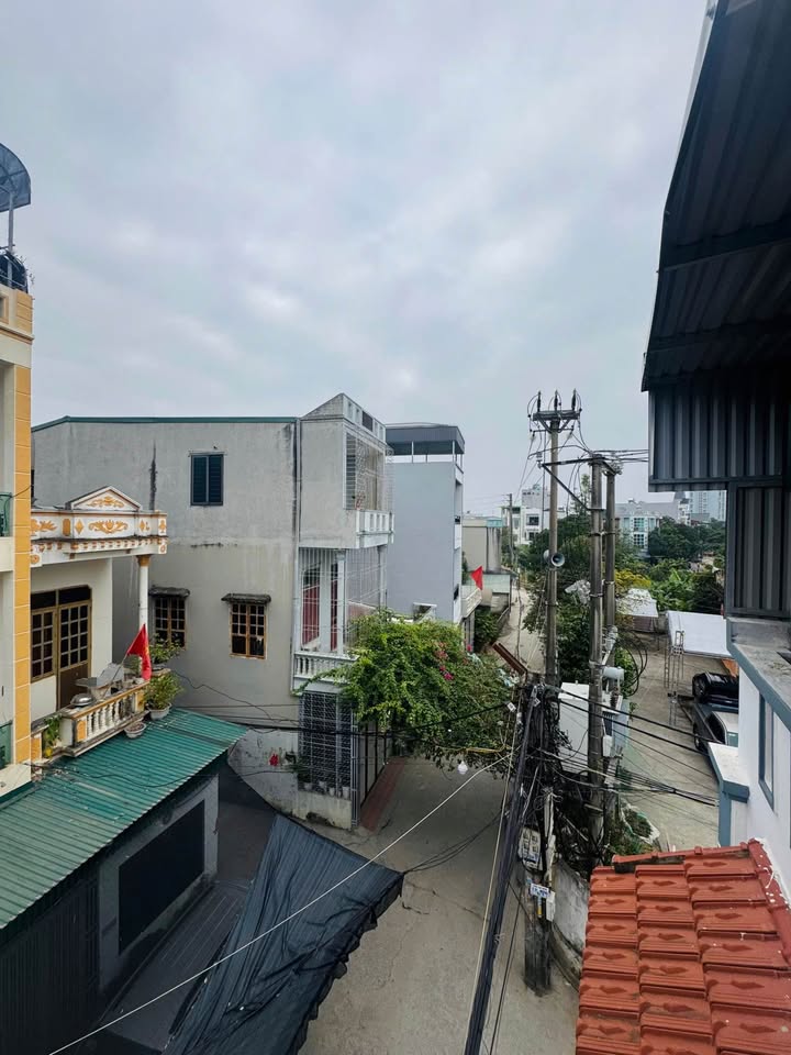 Nhà riêng 2.5 tầng Quảng Hưng 80m² giá 3.7 tỷ - Ô tô vào nhà thoáng mát!