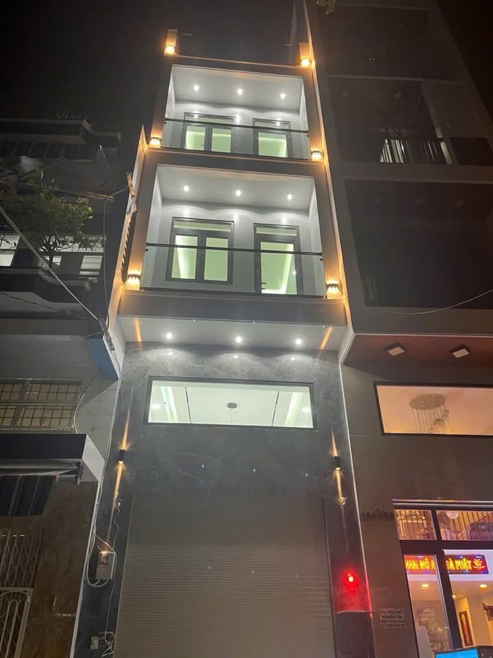 Nhà 5 tầng Lạc Long Quân, Quận 11 - Giá chỉ 10 tỷ, sẵn sàng vào ở!
