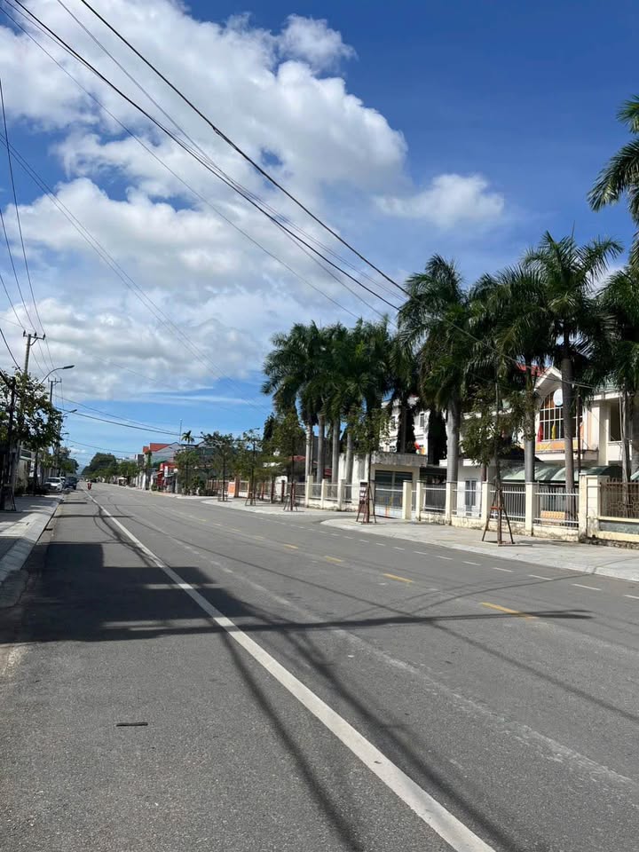 Đất mặt đường Bà Triệu, Kon Tum 240m² giá 5 tỷ - Kinh doanh đắc địa!