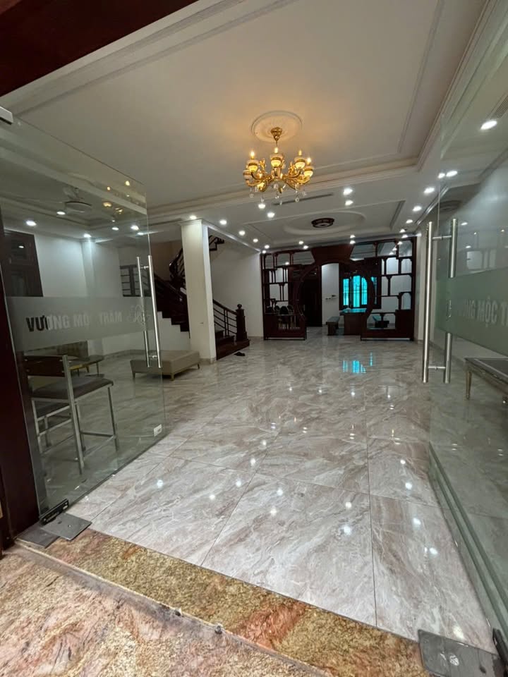 Biệt thự TP Giao Lưu, Phạm Văn Đồng cho thuê - Sang trọng, vào ở ngay!